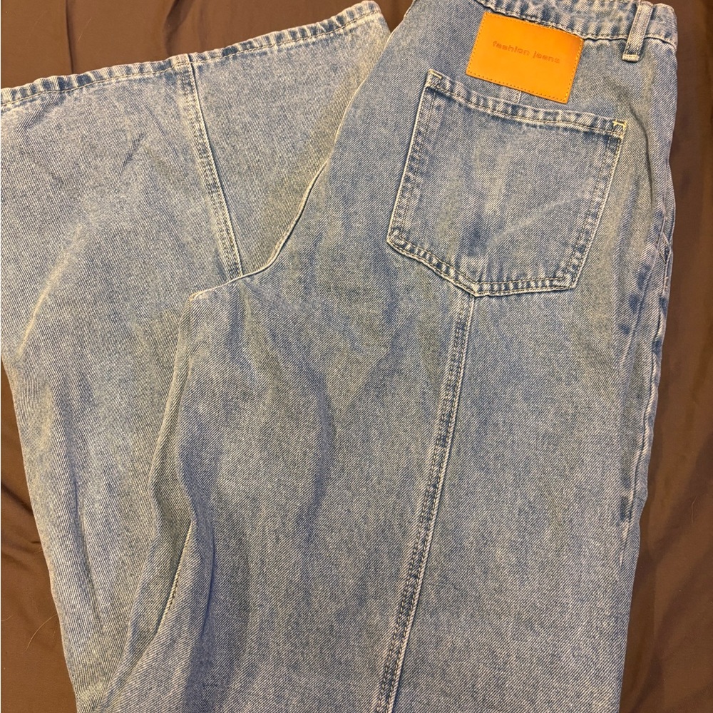 SHEIN Blue Relaxed Jeans with Vintage Distressing
